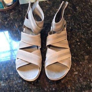 Sorel shoe barely worn just to big for my feet